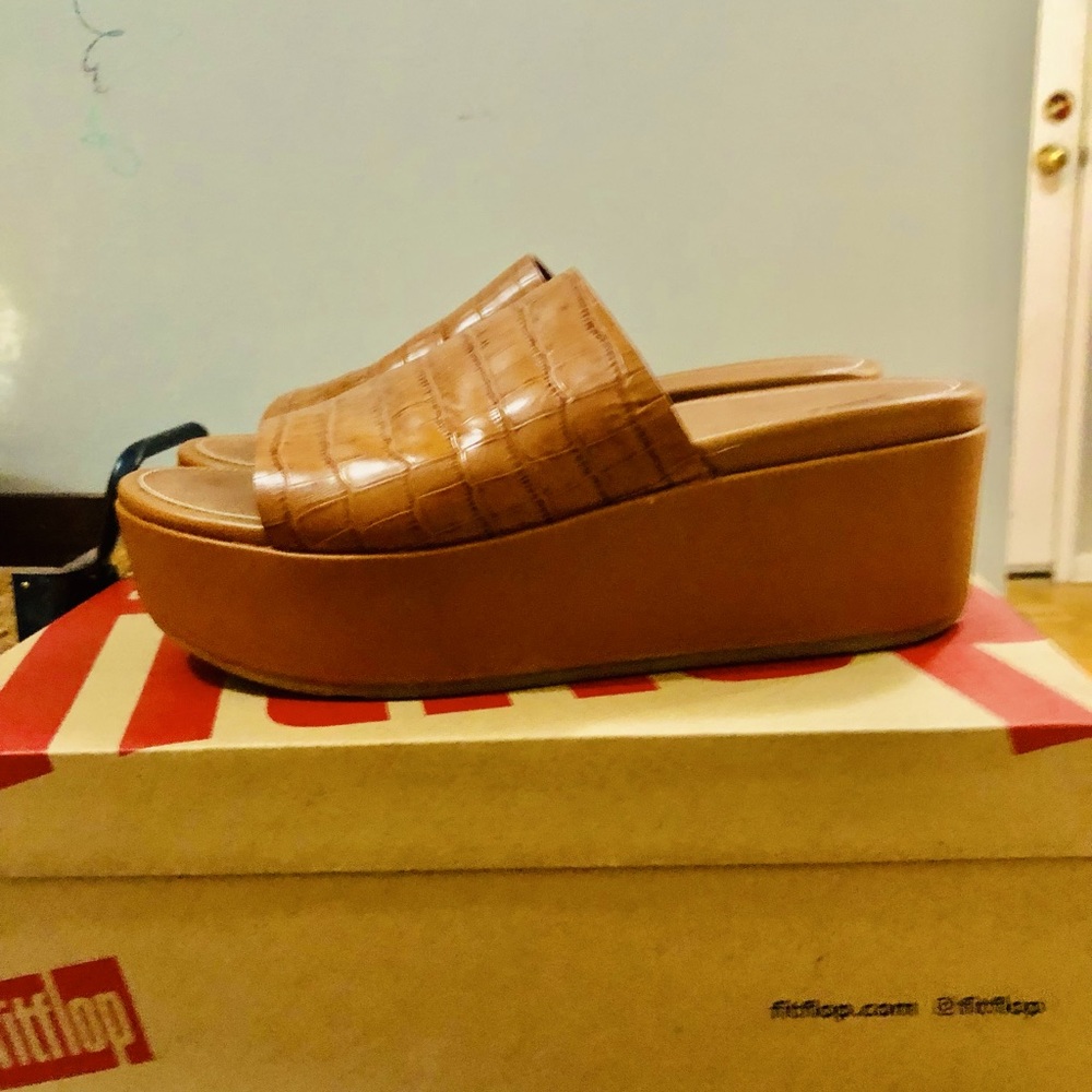 FitFlop tan leather slip ons! Bundle!$!